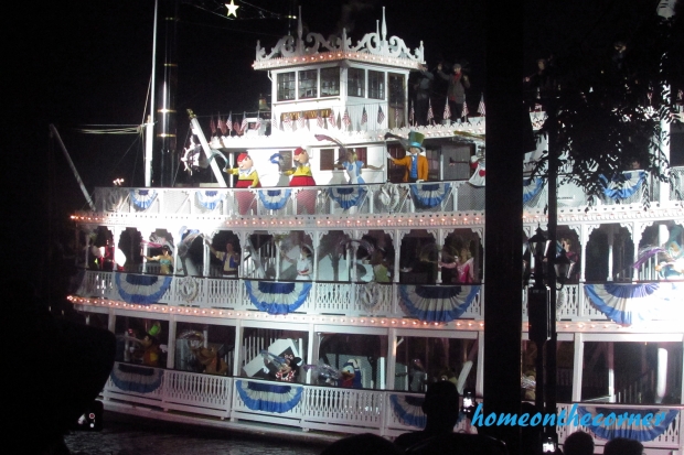 Mark Twain Boat Disneyland
