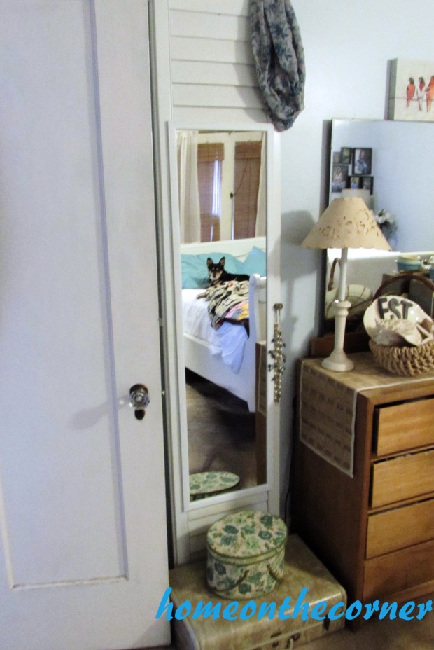 door to mirror ezzy in the mirror