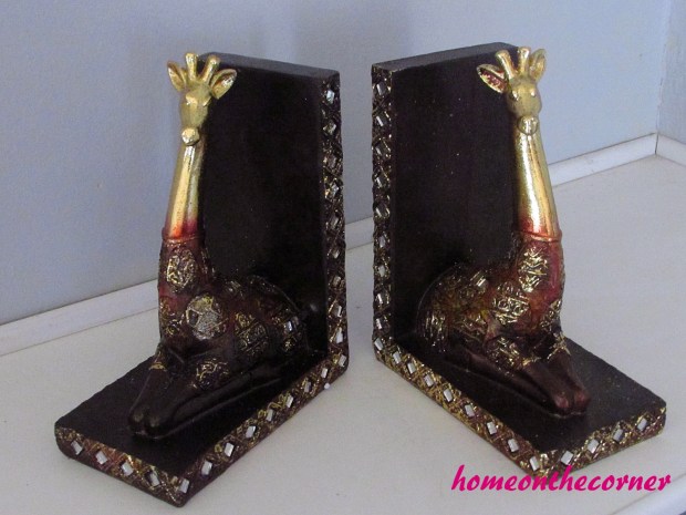 giraffe bookends front view
