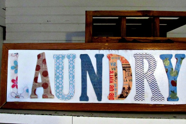 Laundry room letter sign