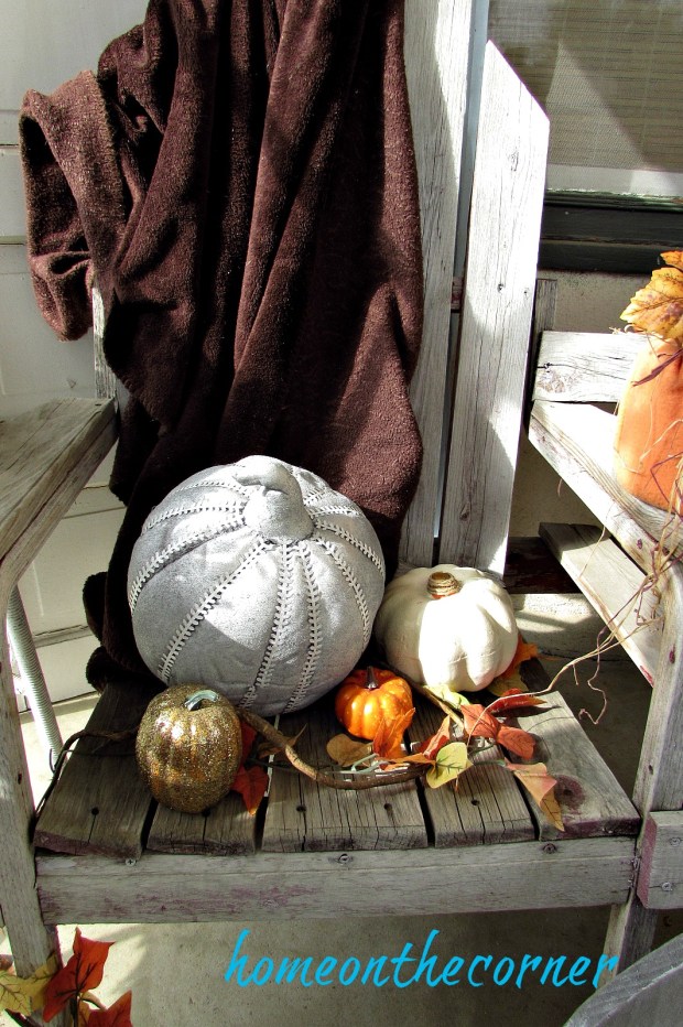 fall-front-porch-blanket-pumpkins