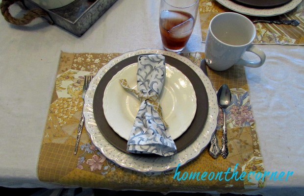 fall-yellow-gold-placesetting