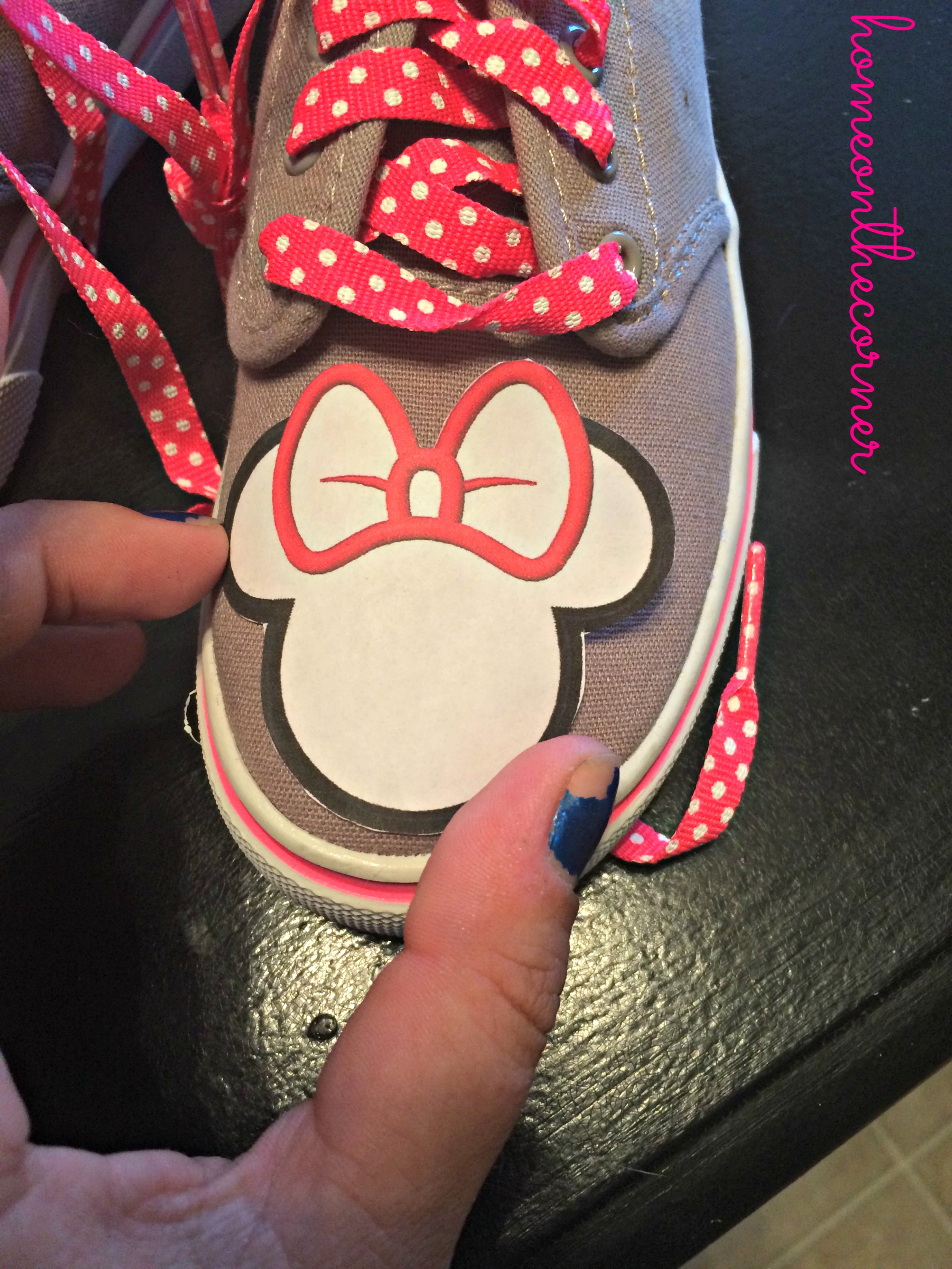 minnie-mouse-outline