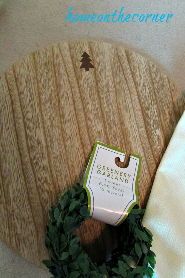 target-finds-and-fashions-wood-plate-and-garland