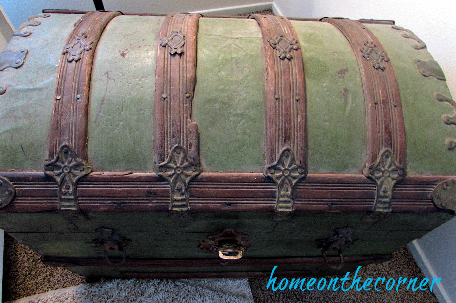 finds-and-fashions-quilt-green-trunk