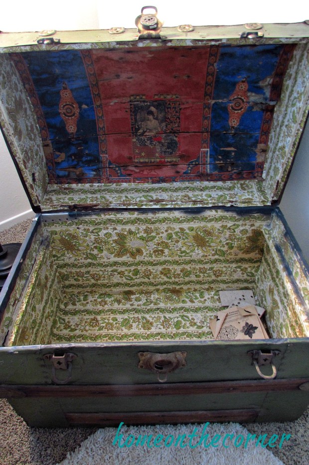 finds-and-fashions-quilt-trunk-inside