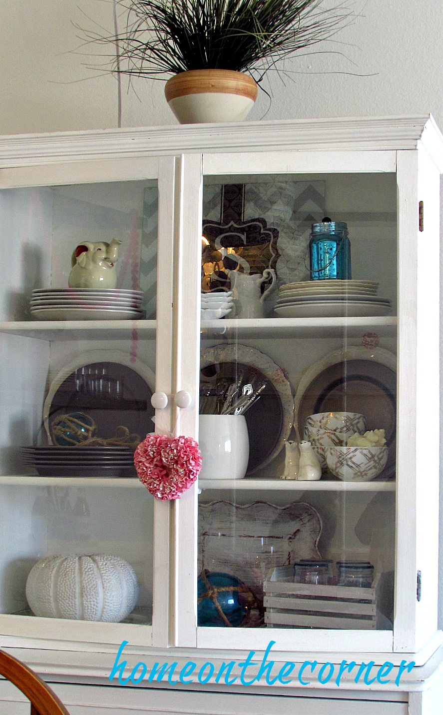 sweet-somethings-valentines-white-hutch