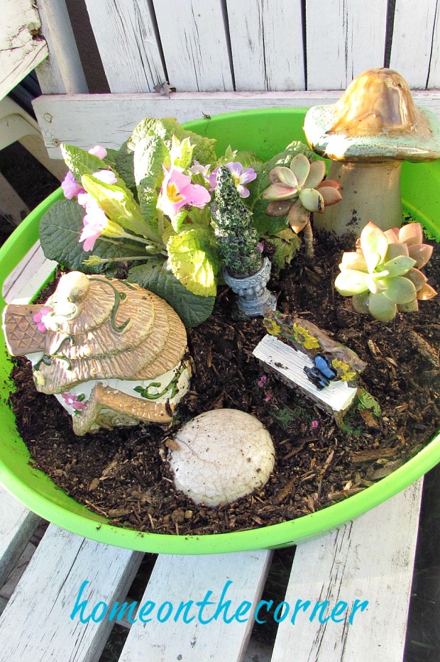 green-fairy-garden-house-bench-mushroom