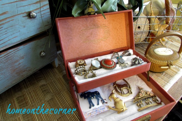 vintage-jewelry-box-organization