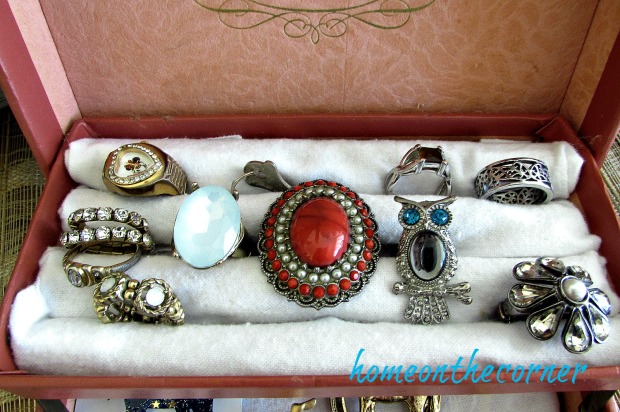 vintage-jewelry-box-rings