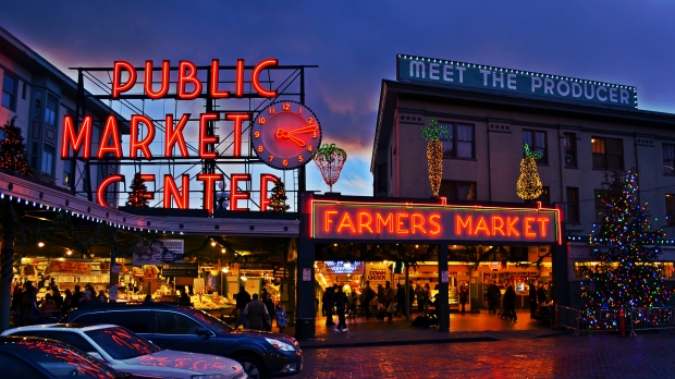 Pike_Place_Market_Entrance.jpg