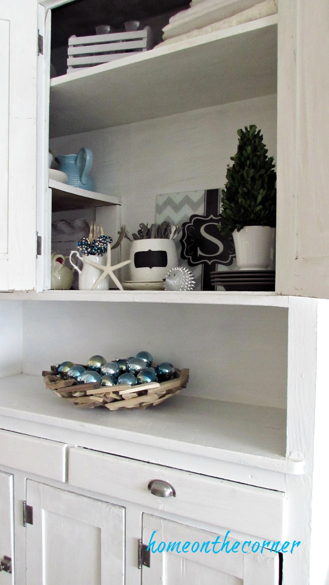 christmas 2017 dining room white hutch turquoise ornaments starfish