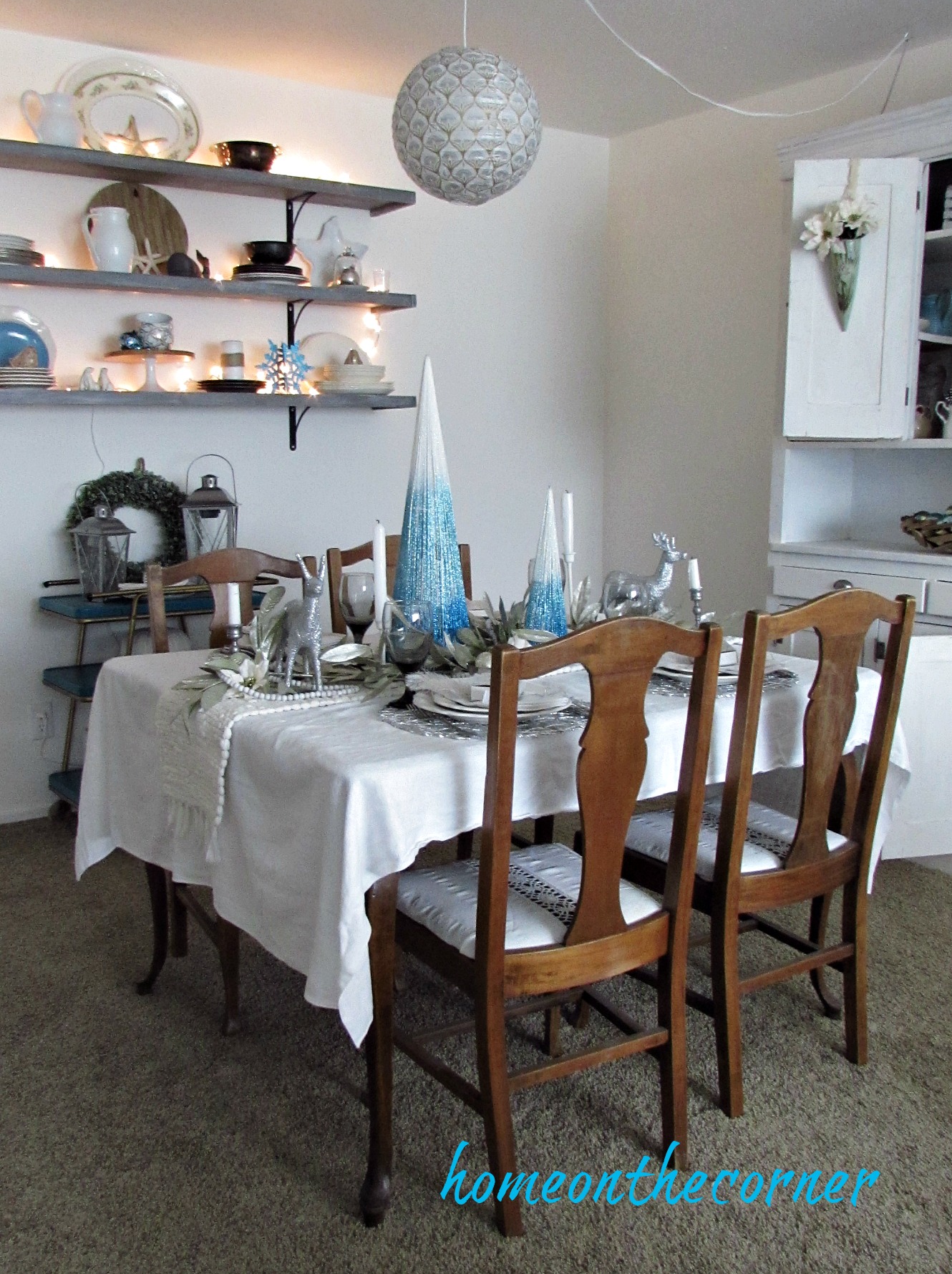 christmas 2017 turquoise and white dining room