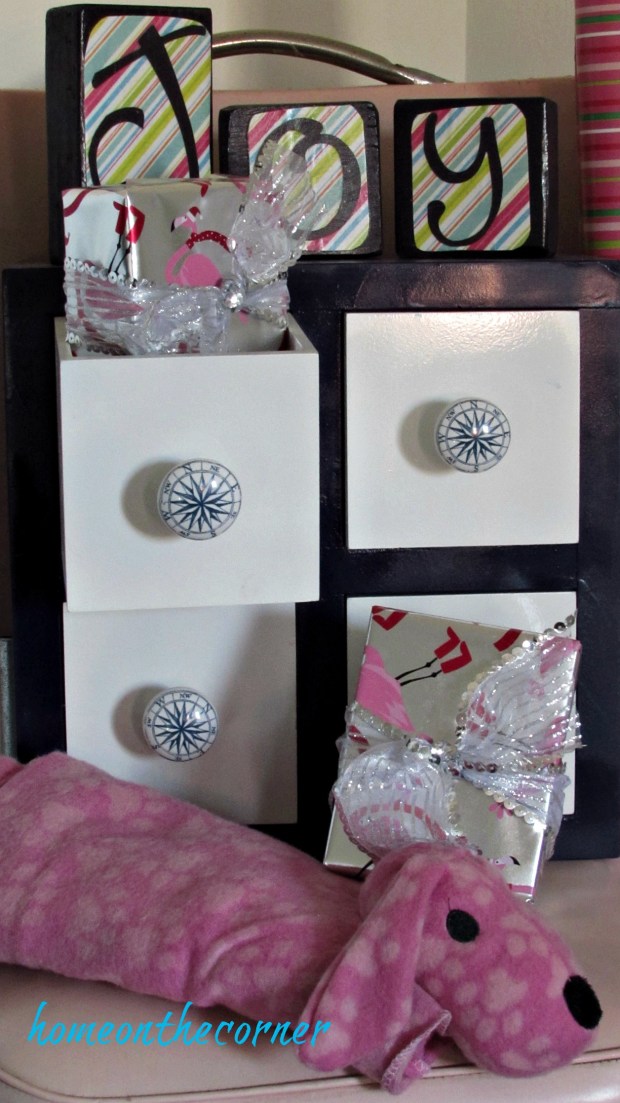 Christmas in the guest room pink dog, flamingo paper