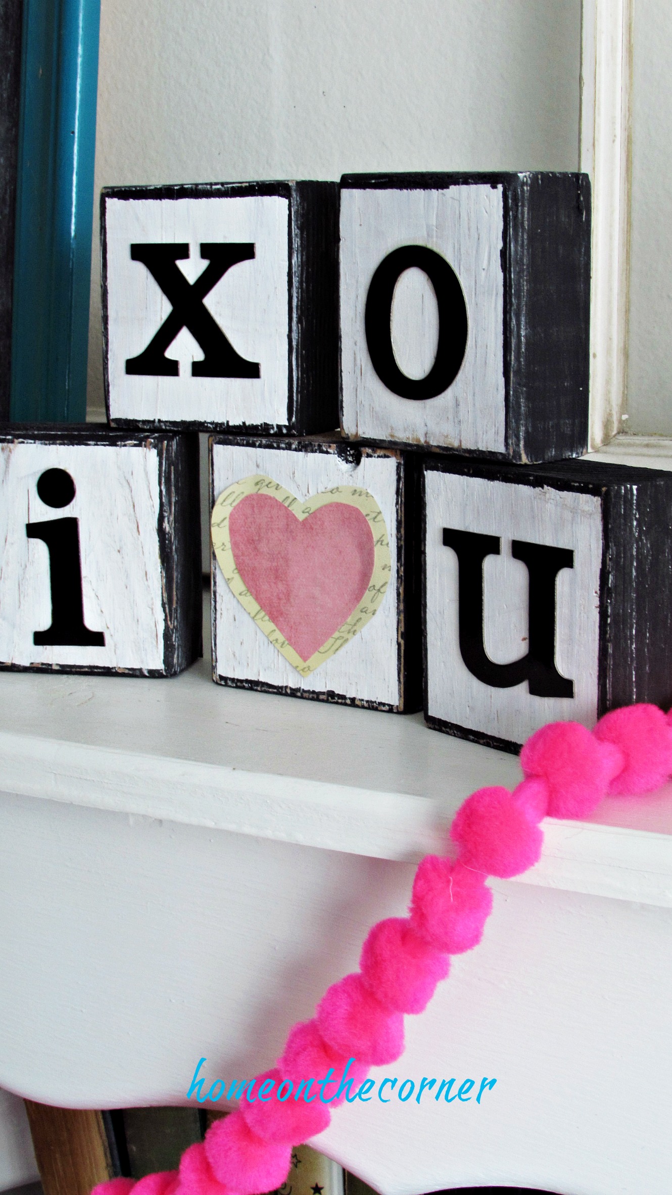 wooden blocks x and o, i love you