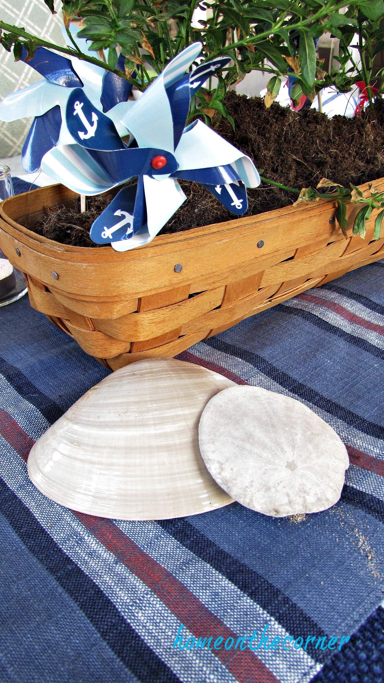 Red, white and blue patriotic table with seashells