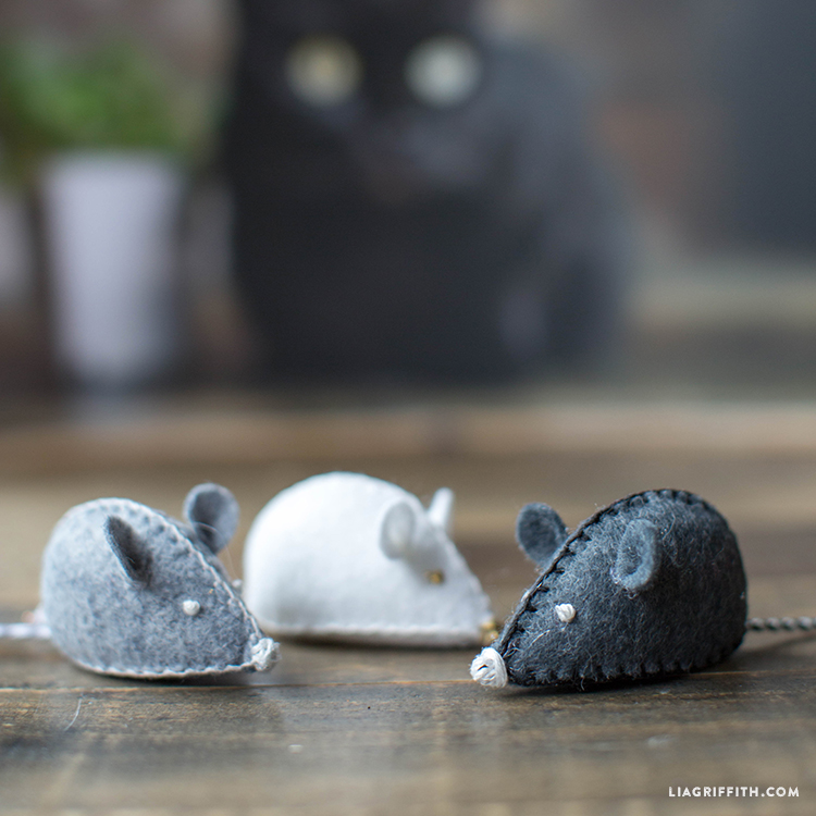 DIY_Felt_Mouse_Cat_Toy_TN.jpg