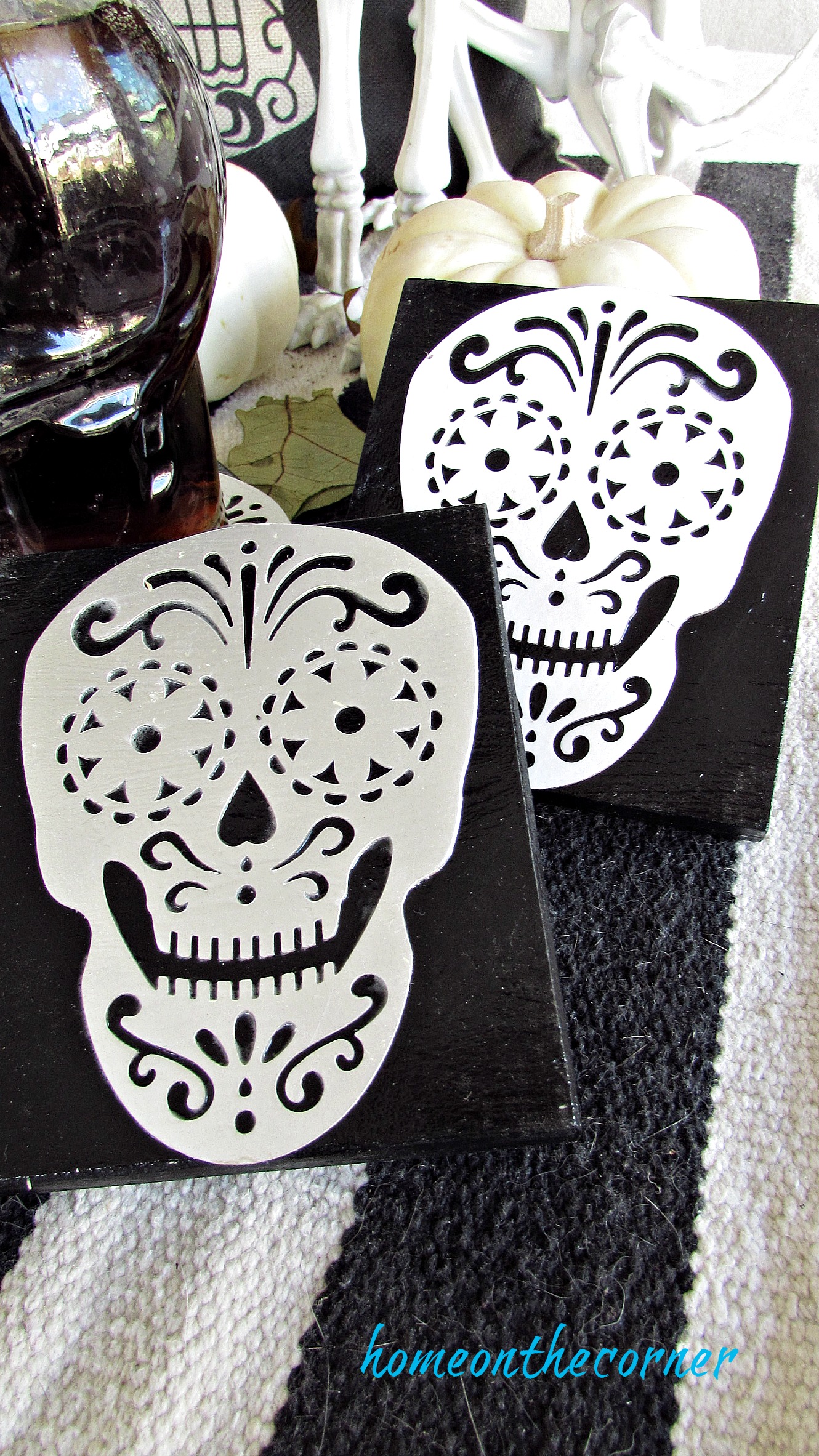 skull coaster black silver white