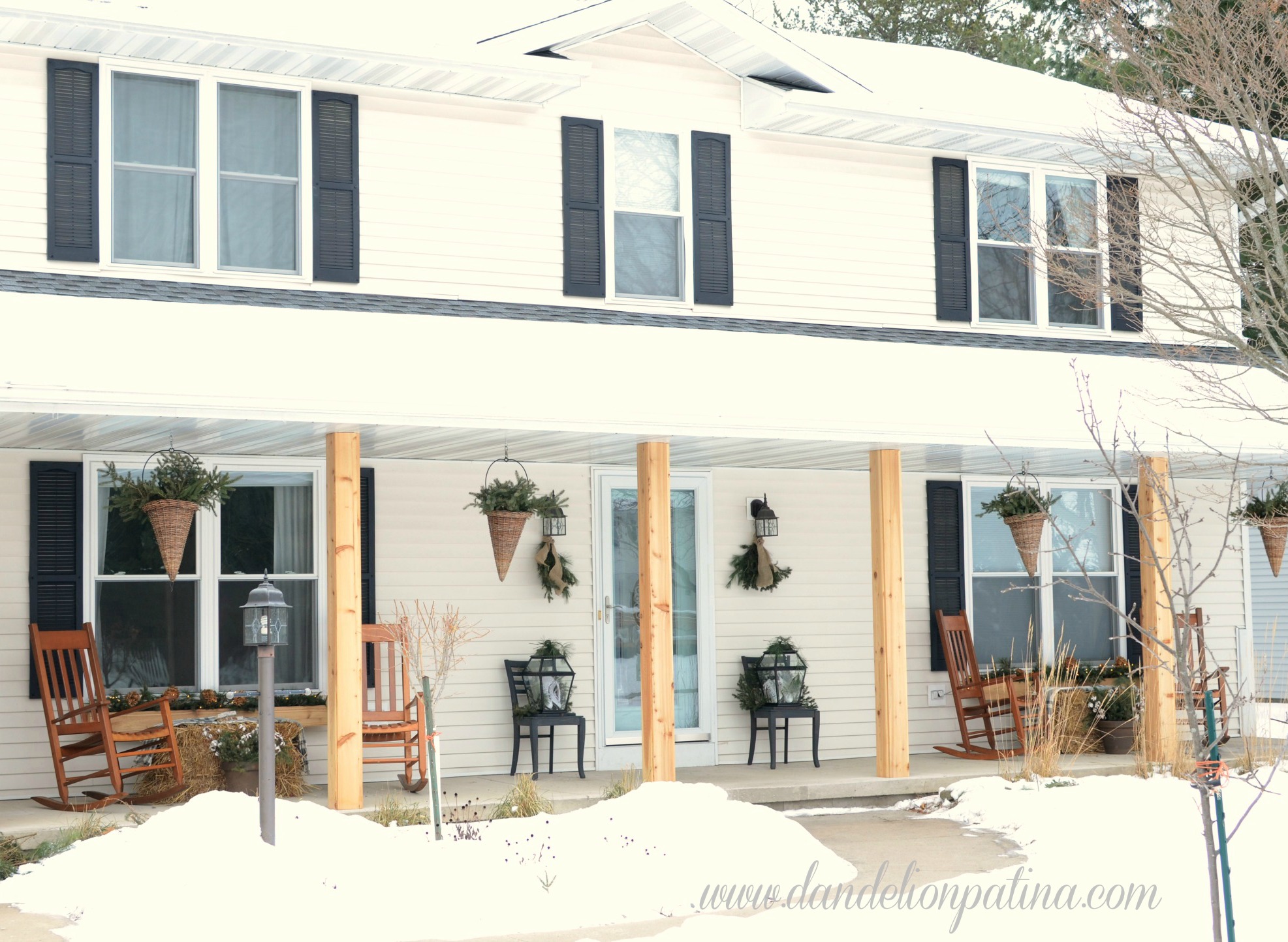 Winter-themed-front-porch