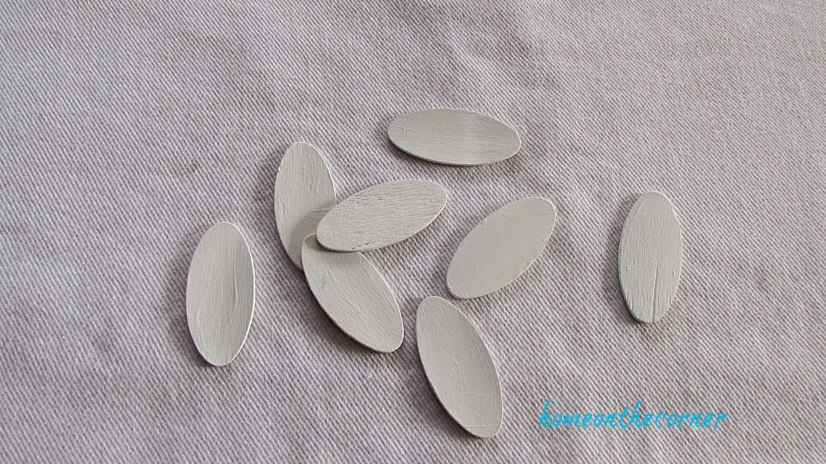 Map keychain wooden pieces