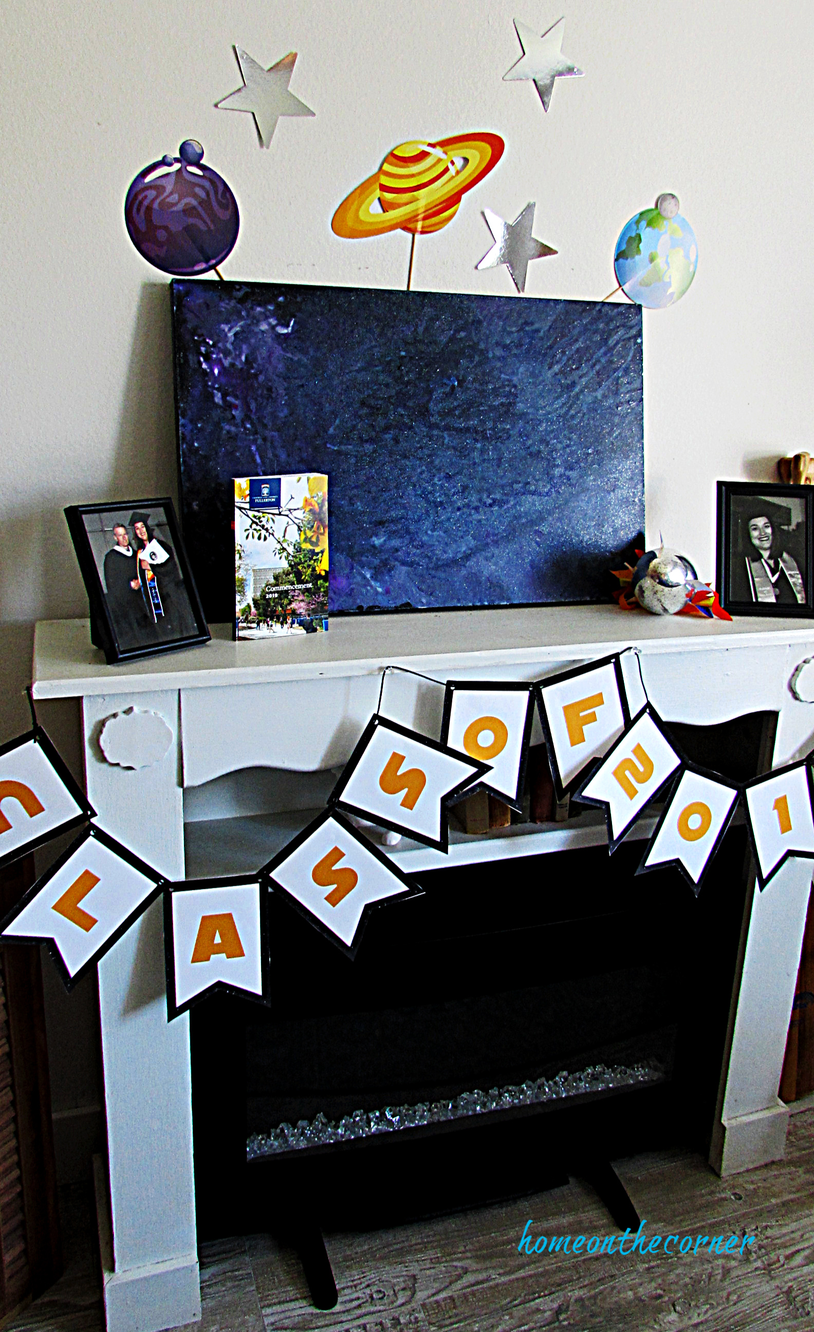 Disneyland Tommorrowland Pour Space Painting and plantets