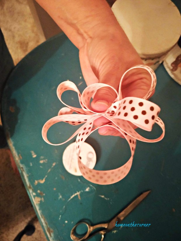 how to tie a bow step 6