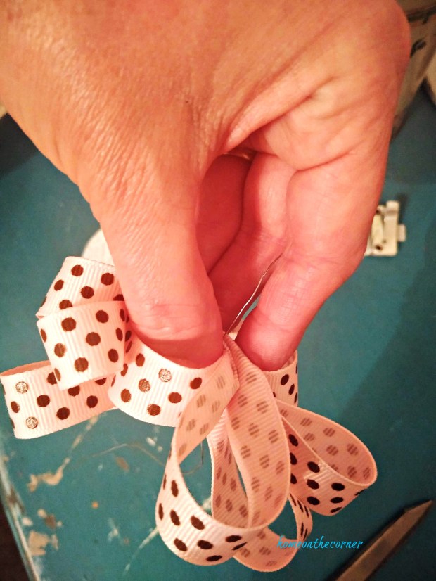 how to tie a bow step 8